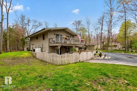 3596 E Jane Drive, Midland MI 48642 photo 2