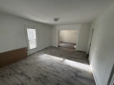 1338 Sears Street, Saginaw MI 48601 photo 2
