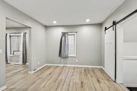 305.5 S Catherine Street, Bay City MI 48706 photo 3