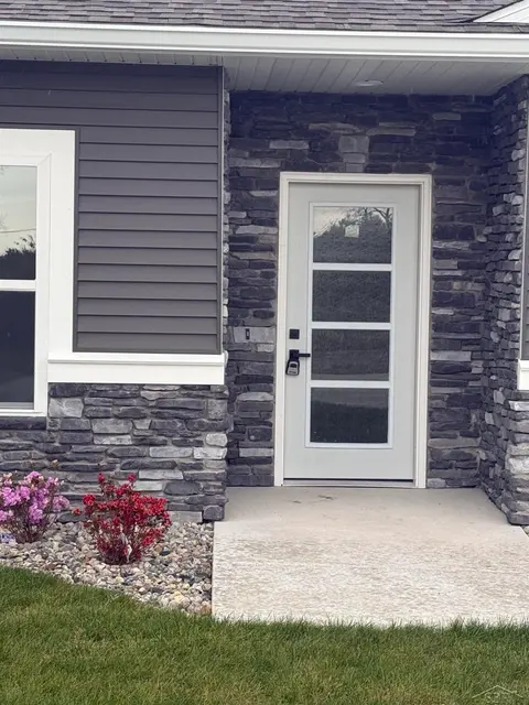 7615 Cole Lane, Midland MI 48642 photo 2