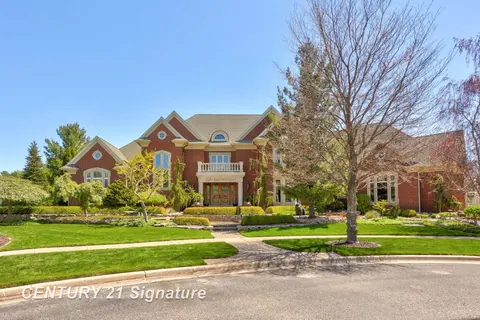 8 Appleshire Court, Freeland MI 48623 photo 2