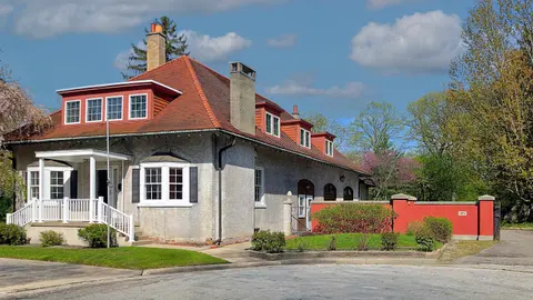 105 Parkwood Court, Bay City MI 48708 photo 1