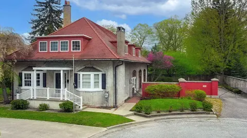 105 Parkwood Court, Bay City MI 48708 photo 2