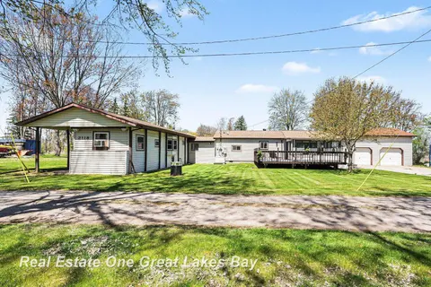 2118 Lakeview Street, Standish MI 48658 photo 2