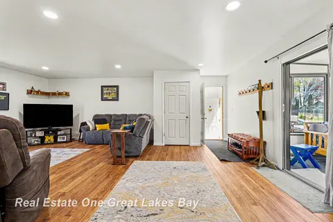 2118 Lakeview Street, Standish MI 48658 photo 4