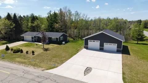 1990 Huntington Circle, Gladwin MI 48624 photo 2