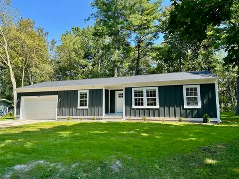 2588 E Greendale Drive, Saginaw MI 48603 photo 2