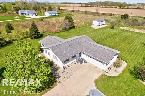 872 Huron Crest Drive, Bad Axe MI 48413 photo 2