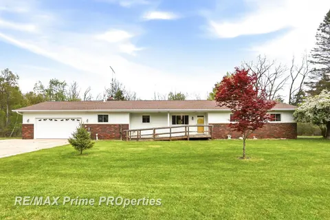 4301 Curtis Road, Birch Run MI 48415-9016 photo 2