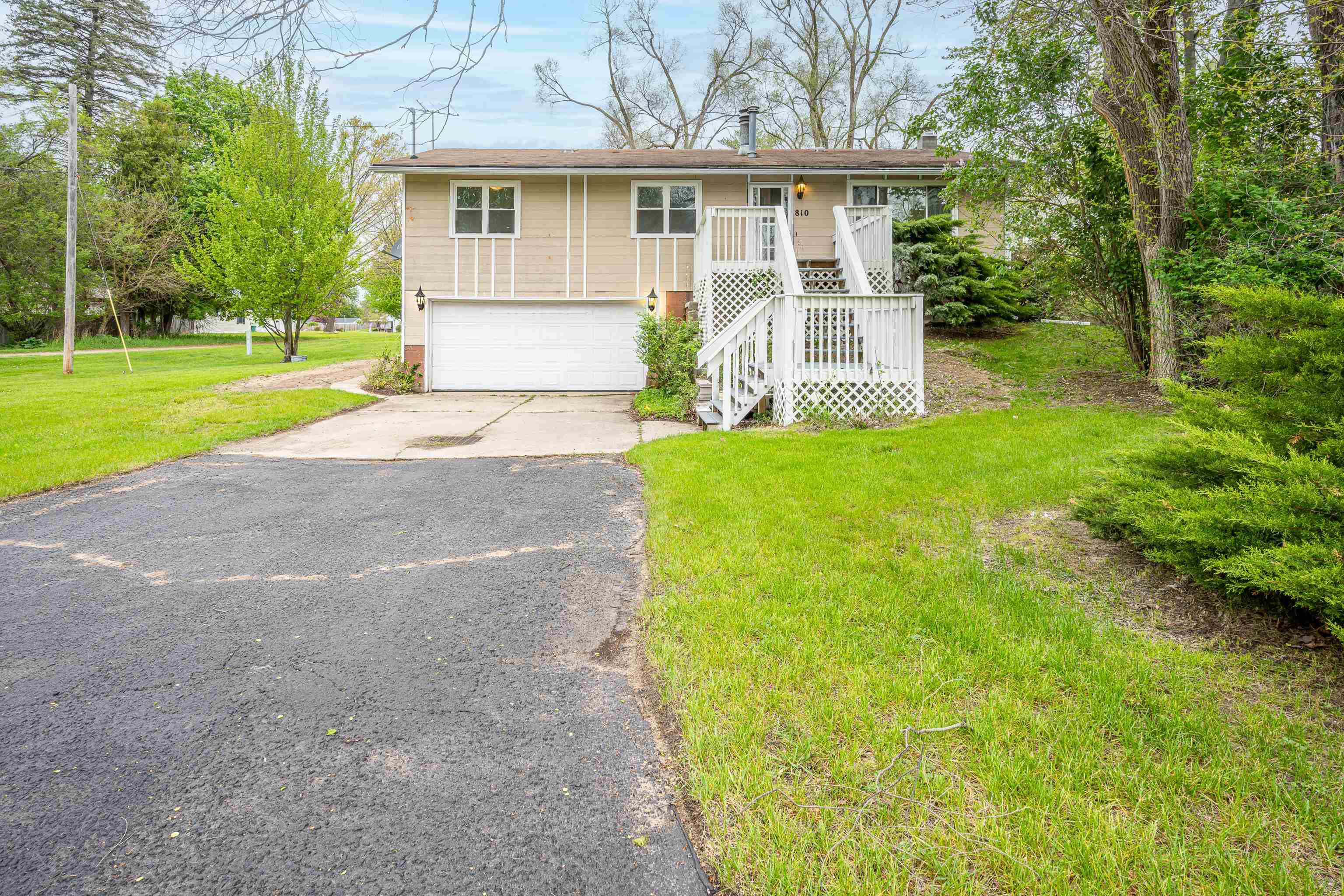 810 W Martin Street, Gladwin MI 48624 photo 1