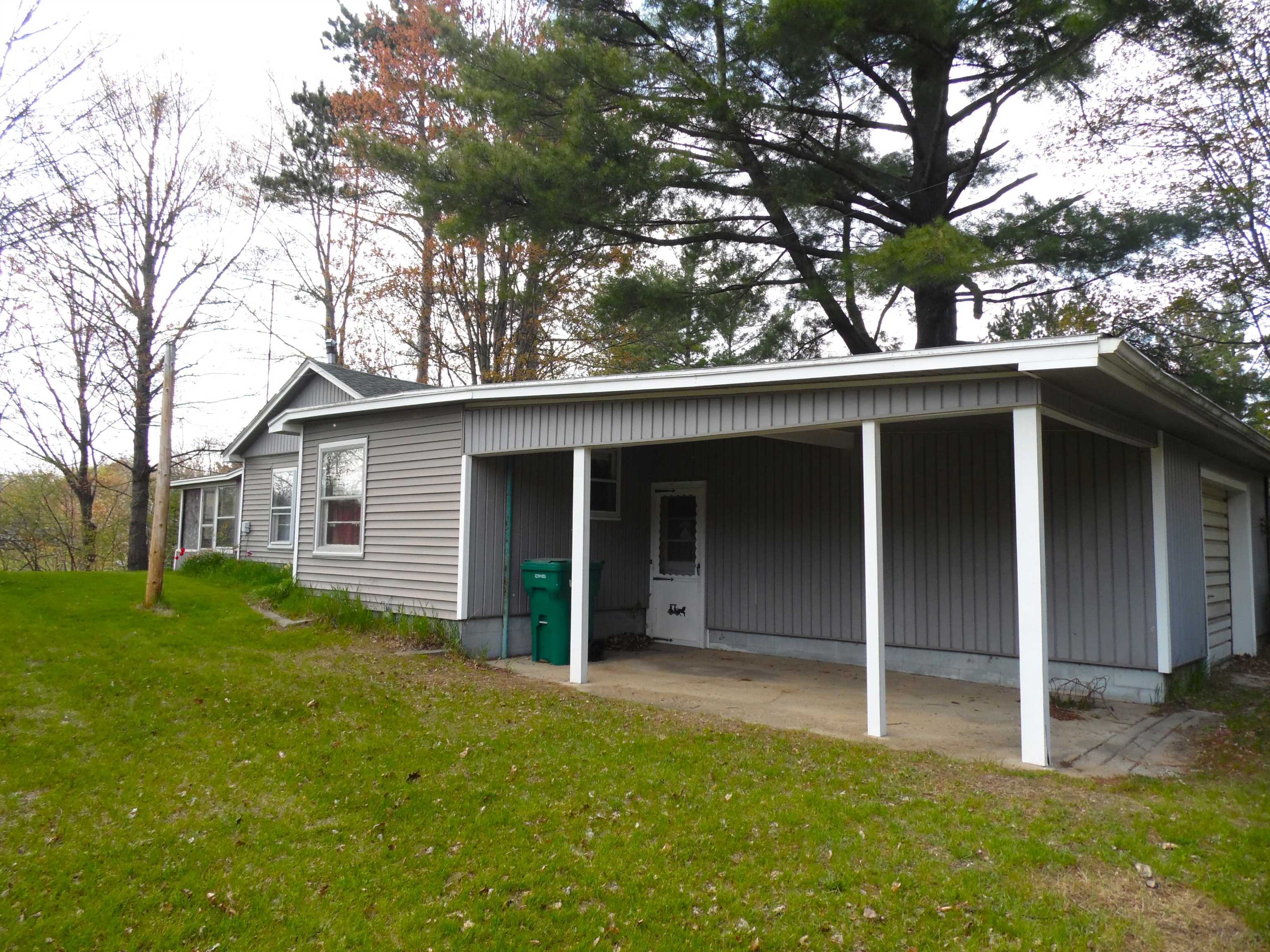 103 Lakeview Drive, Gladwin MI 48624 photo 1