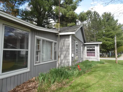 103 Lakeview Drive, Gladwin MI 48624 photo 2