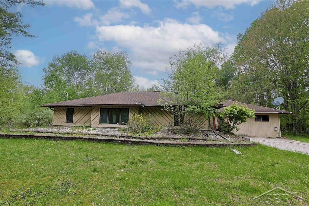 1156 S Alamando Road, Shepherd MI 48883 photo 1