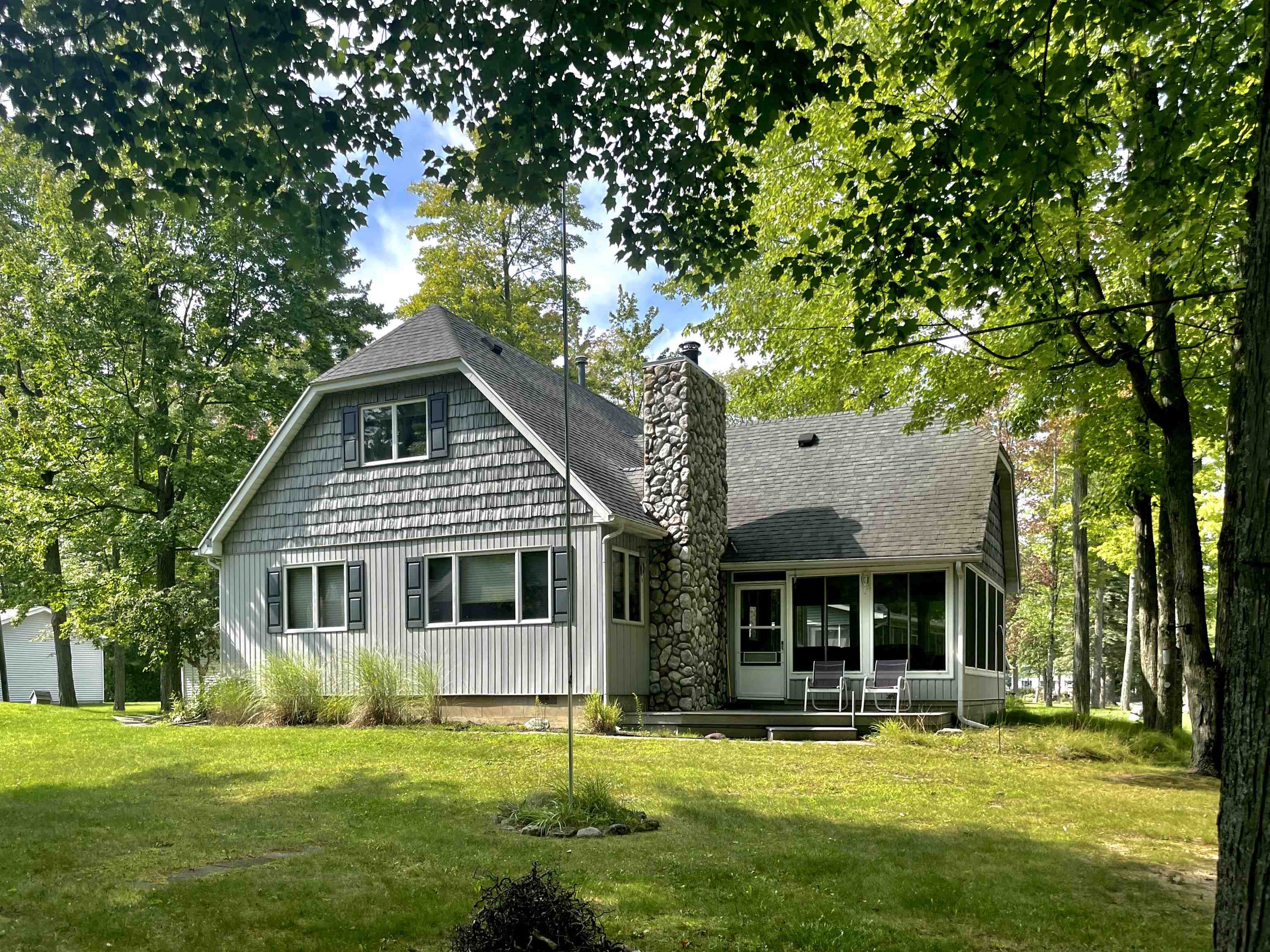 3252 Pinehurst Drive, Gladwin MI 48624 photo 1