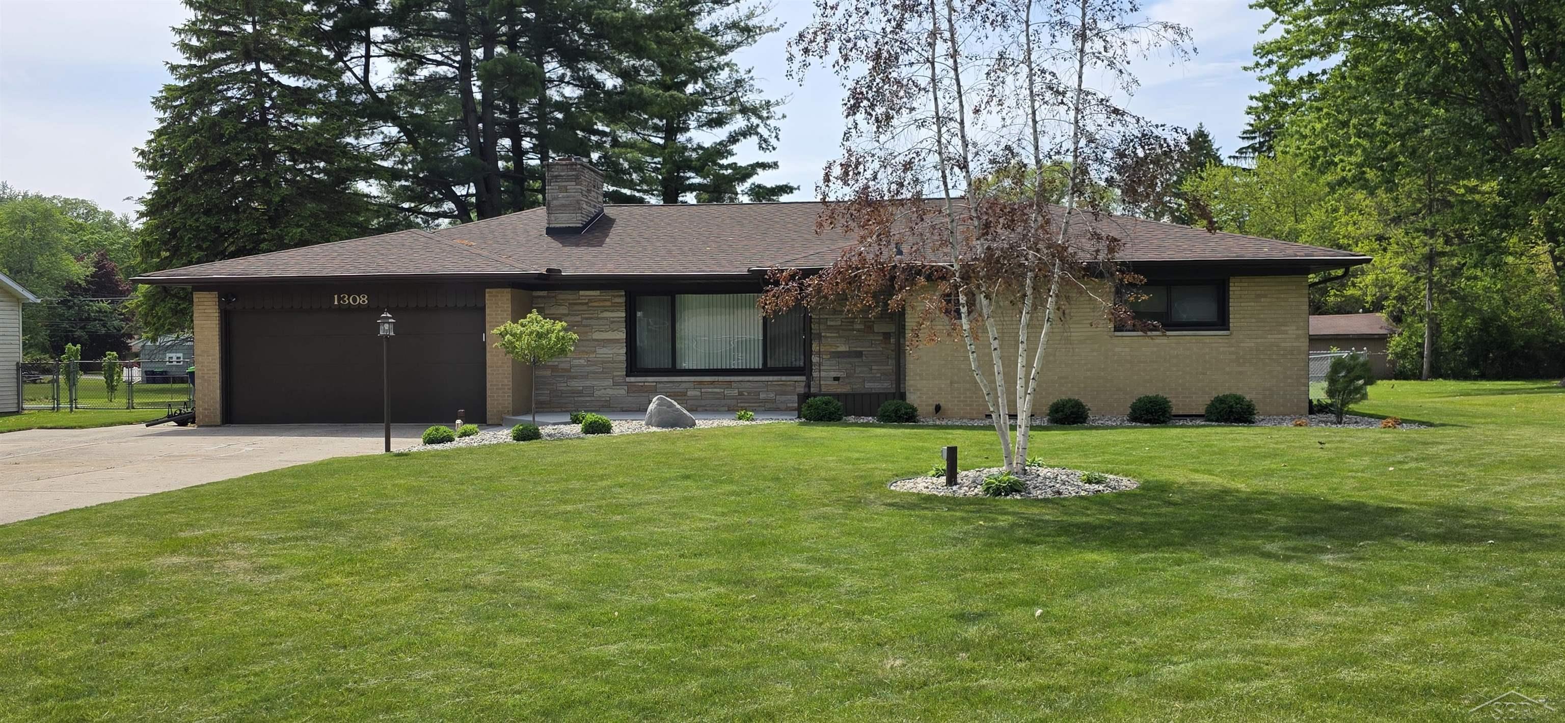 1308 Timothy Street, Saginaw MI 48638 photo 1