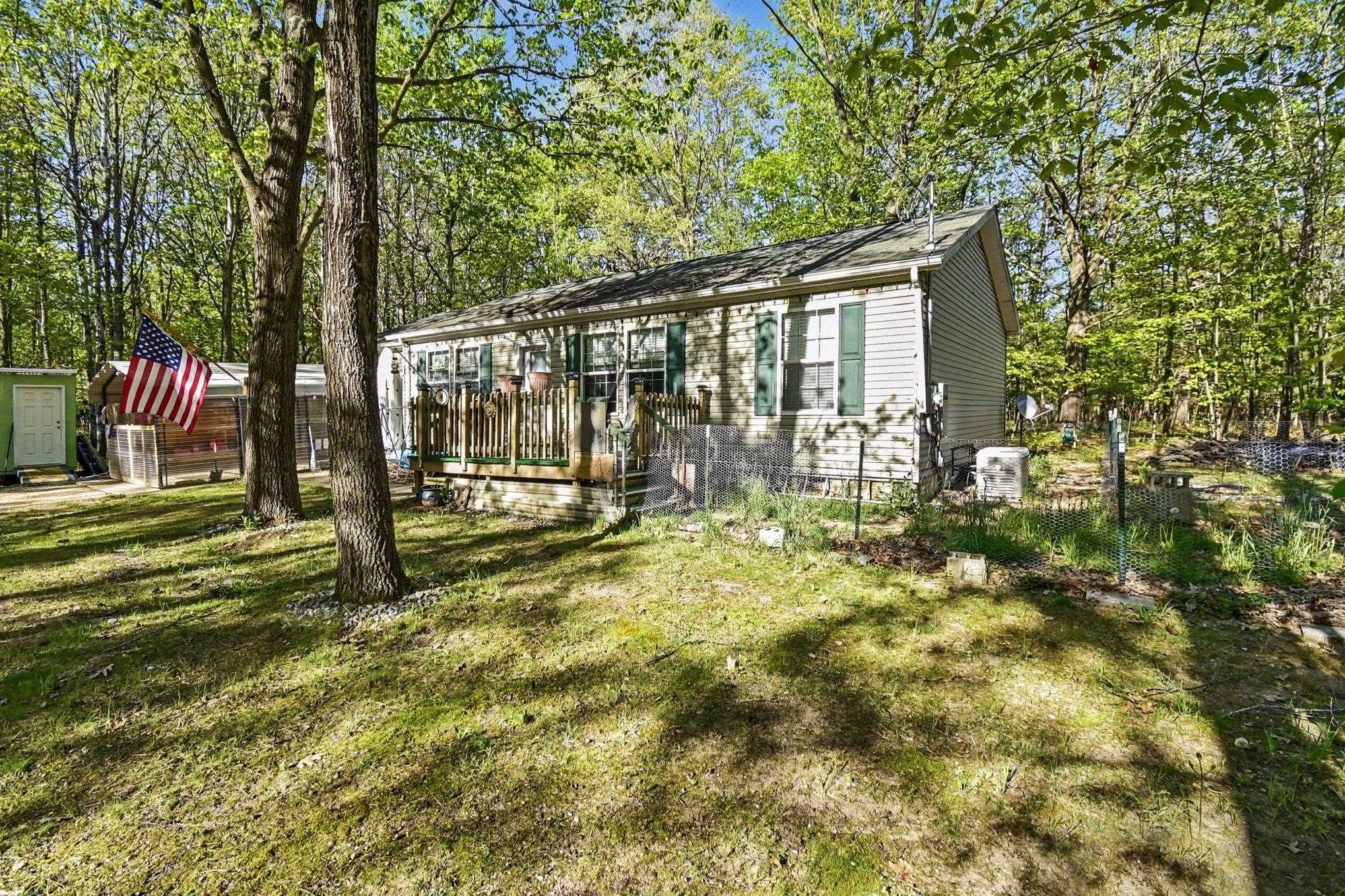 2738 Lakeshore Drive, Gladwin MI 48624-7811 photo 1