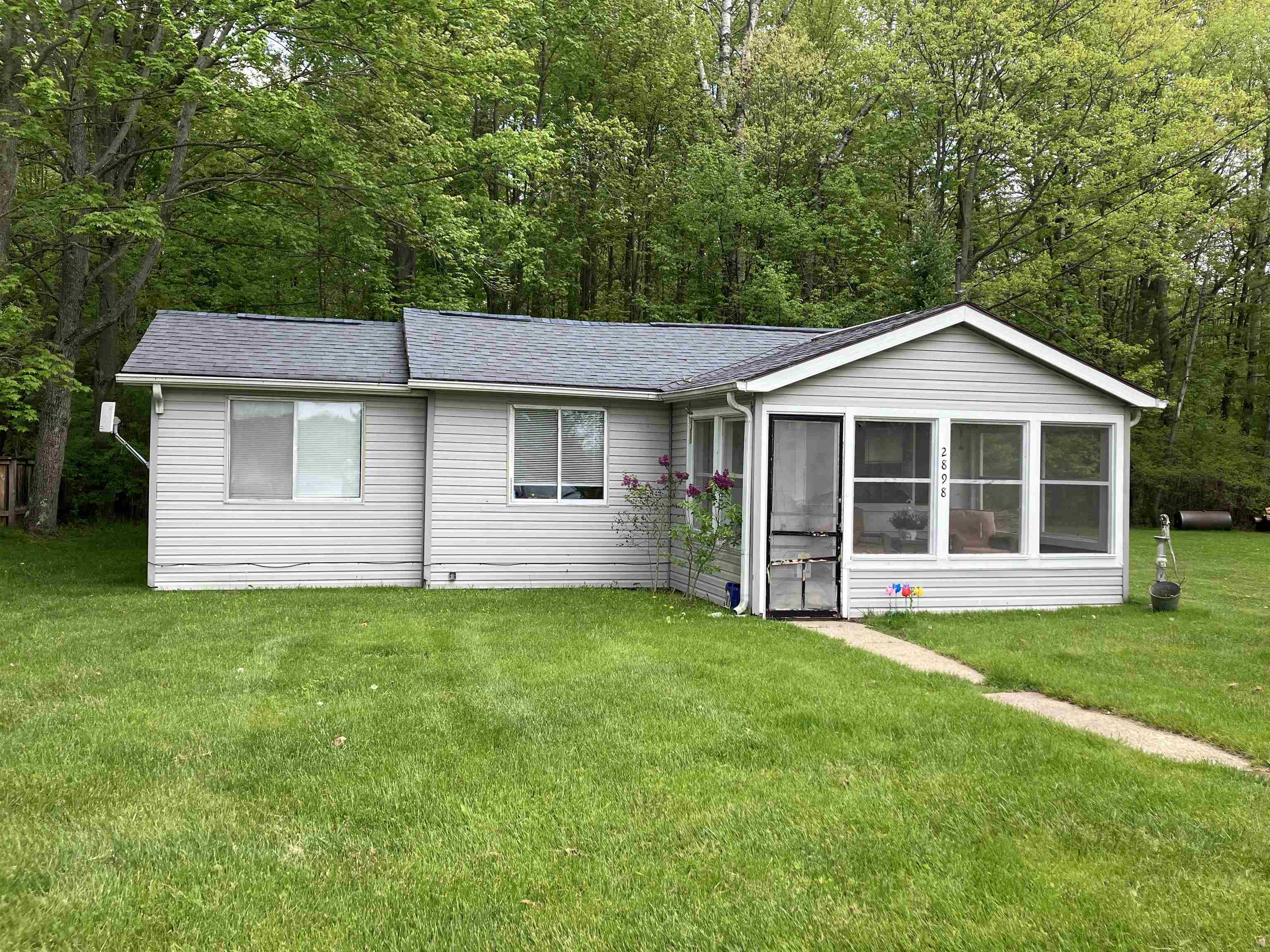 2898 Lakeshore Drive, Gladwin MI 48624 photo 1
