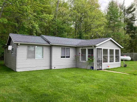 2898 Lakeshore Drive, Gladwin MI 48624 photo 3