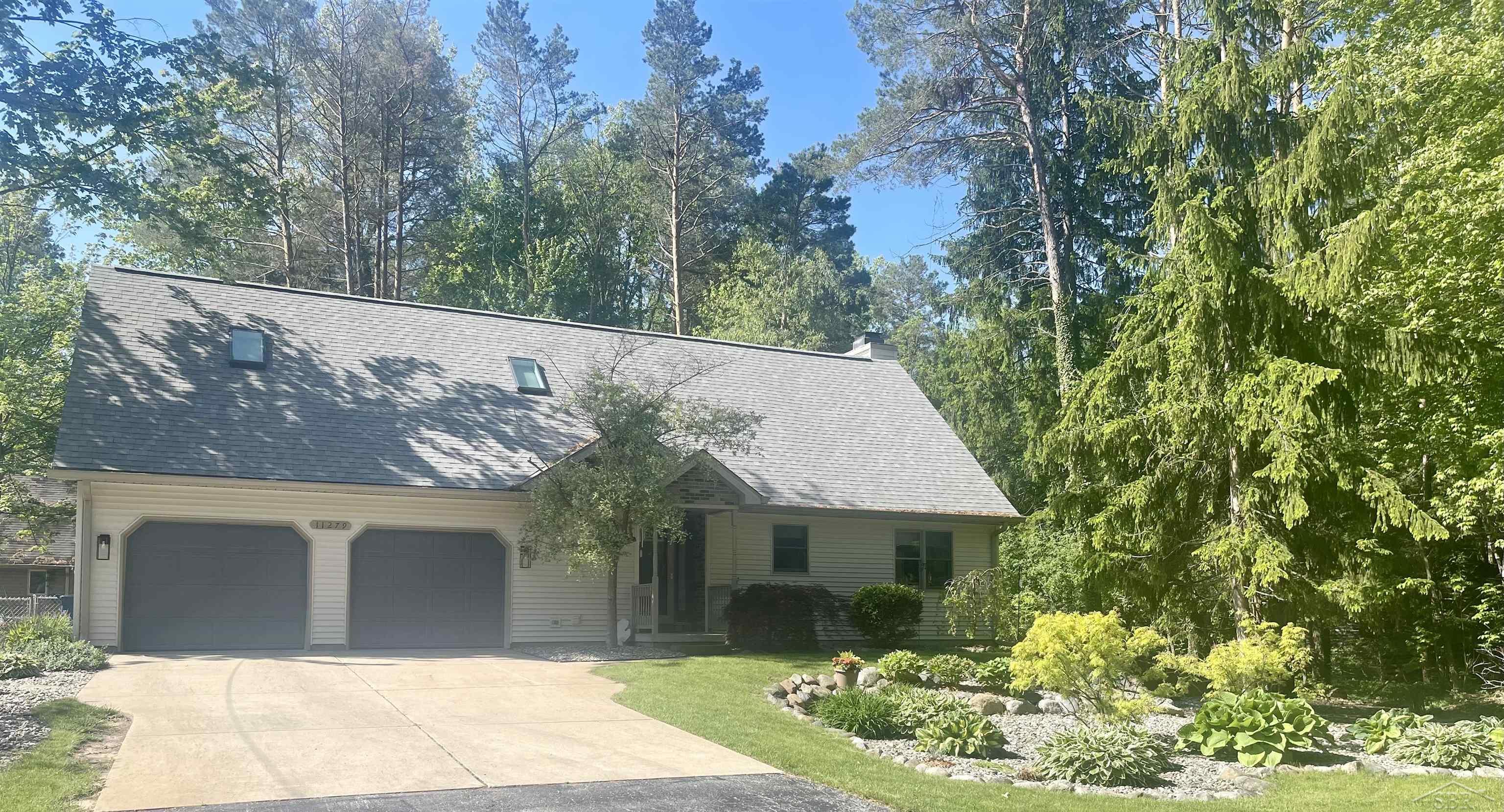 11279 Sarle Road, Freeland MI 48623 photo 1