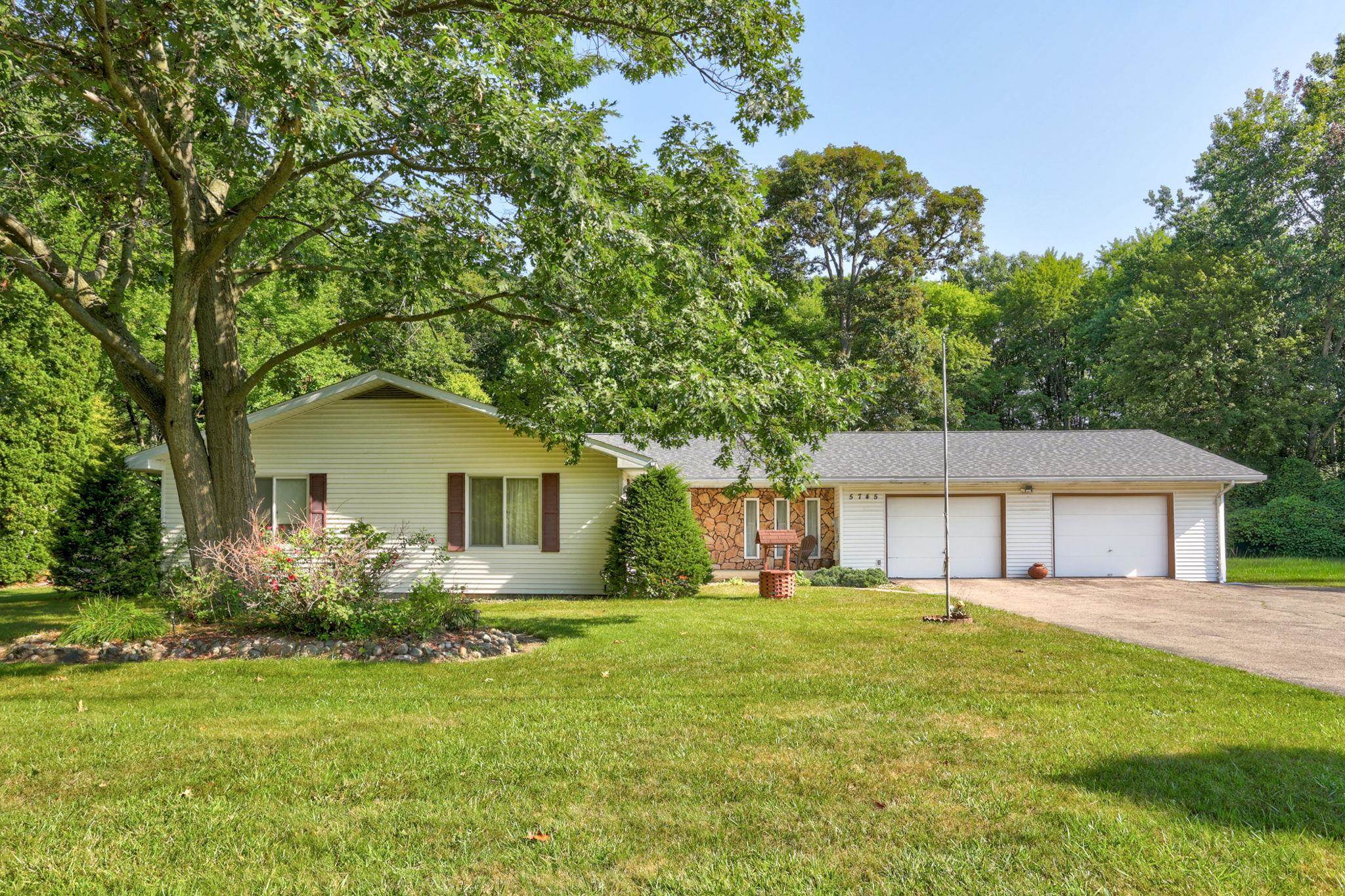 5745 E Townline Road, Birch Run MI 48415 photo 1