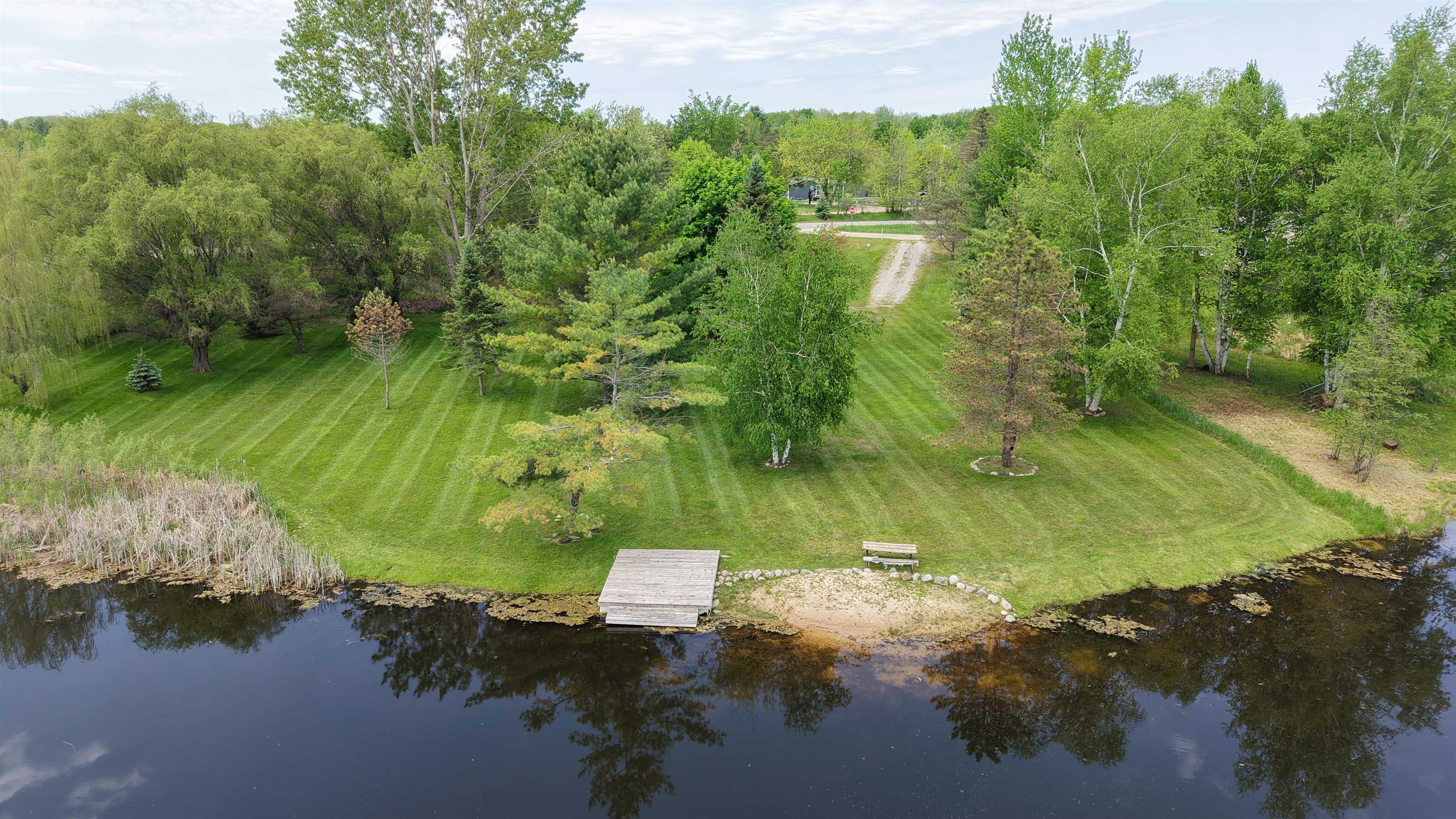 4622 Surrey Lane, Gladwin MI 48624 photo 1