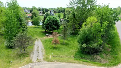 4622 Surrey Lane, Gladwin MI 48624 photo 2