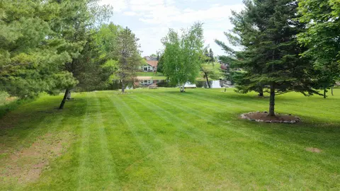 4622 Surrey Lane, Gladwin MI 48624 photo 3
