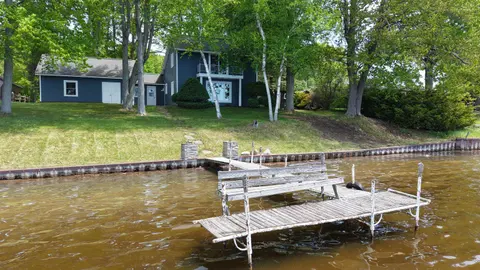 2669 N Lakeview Drive, Sanford MI 48657 home for sale