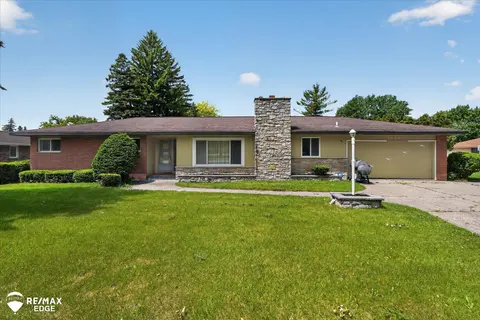 2809 S Outer Drive, Saginaw MI 48601 photo 1