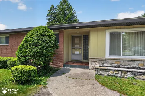 2809 S Outer Drive, Saginaw MI 48601 photo 4