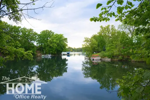 1910 Lake Court, Owosso MI 48867 photo 3