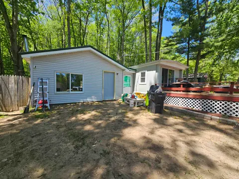632 Pine Street, Harrison MI 48625 photo 1