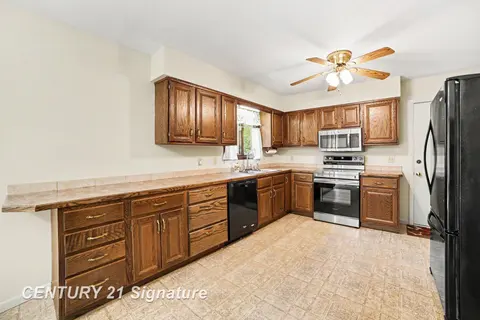 4403 Robinhood Terrace, Midland MI 48642 photo 5