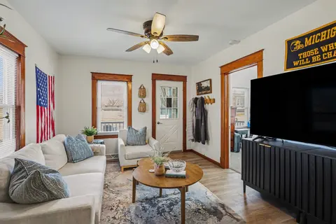 1804 S Kiesel Street, Bay City MI 48706 photo 3