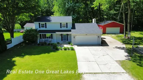 12119 Sanders Drive, Freeland MI 48623 photo 2