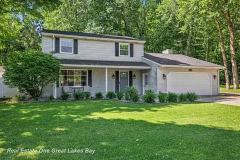 12119 Sanders Drive, Freeland MI 48623 photo 3
