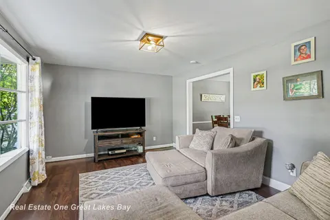 12119 Sanders Drive, Freeland MI 48623 photo 4
