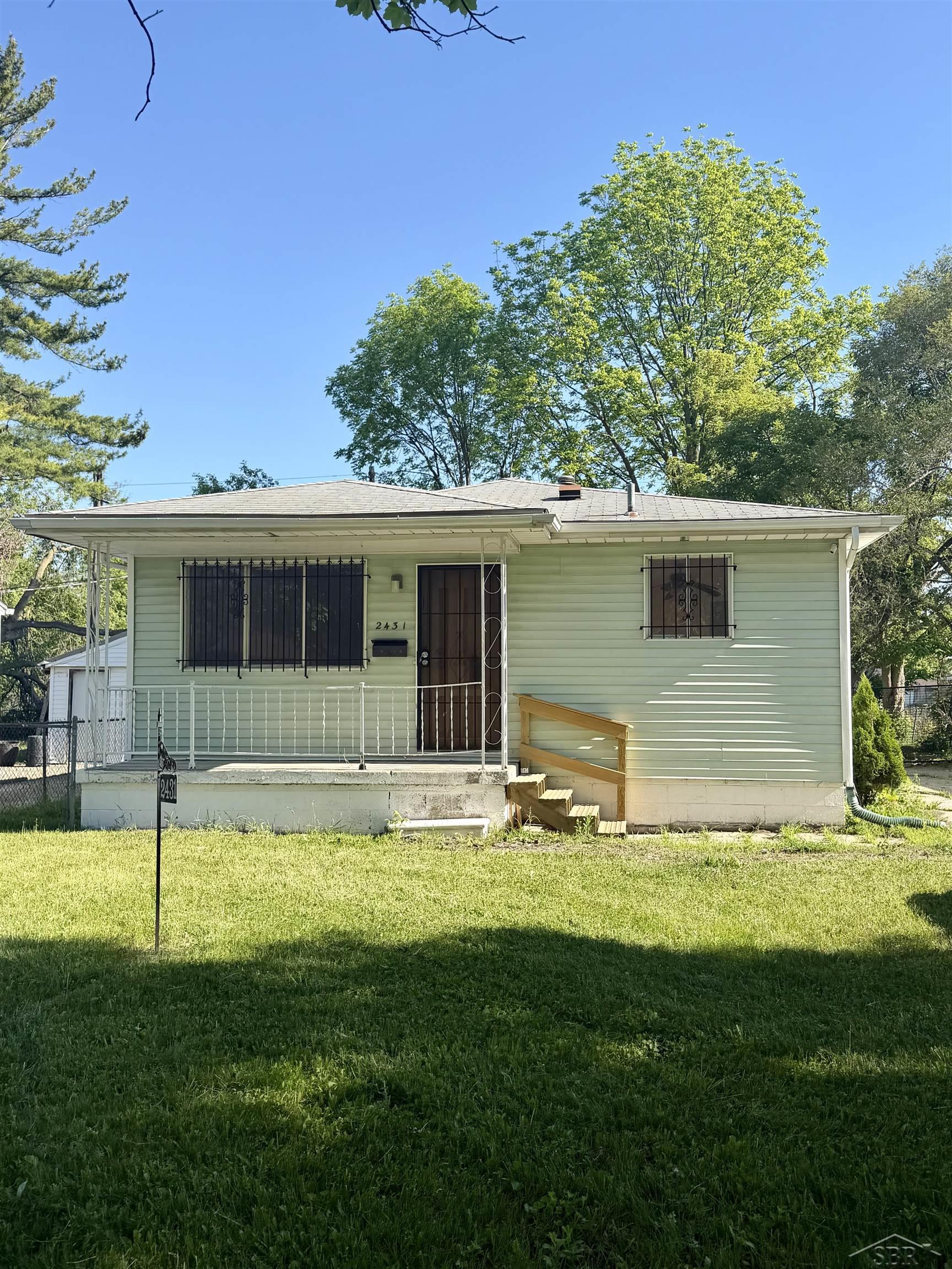 2431 Ledyard Street, Saginaw MI 48601 photo 1
