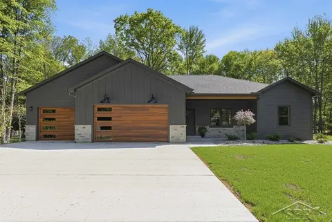 875 S Crooked Tree Lane, Midland MI 48640 photo 1