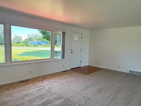 457 E Center Road, Essexville MI 48732 photo 2