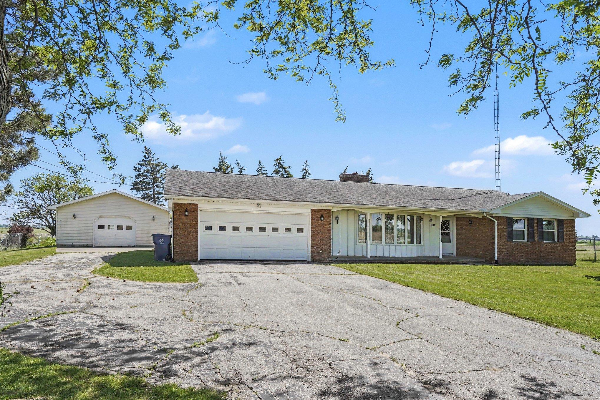 4925 W Freeland Rd Road, Saginaw MI 48604 photo 1