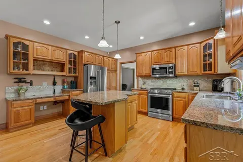 403 Shirewood Lane, Midland MI 48642 photo 2