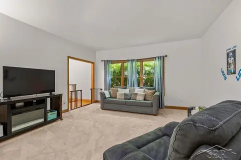 403 Shirewood Lane, Midland MI 48642 photo 4