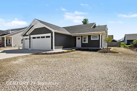 8610 Foxtail Trail, Freeland MI 48623 photo 2
