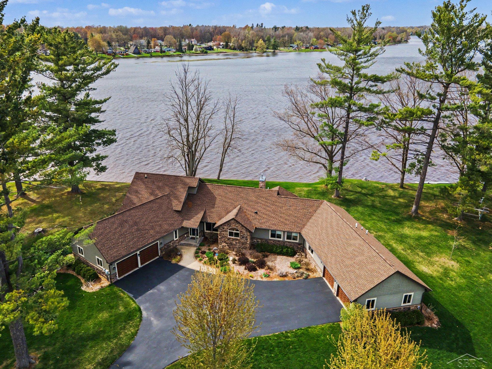 4589 N Island Drive, Sanford MI 48657 photo 1