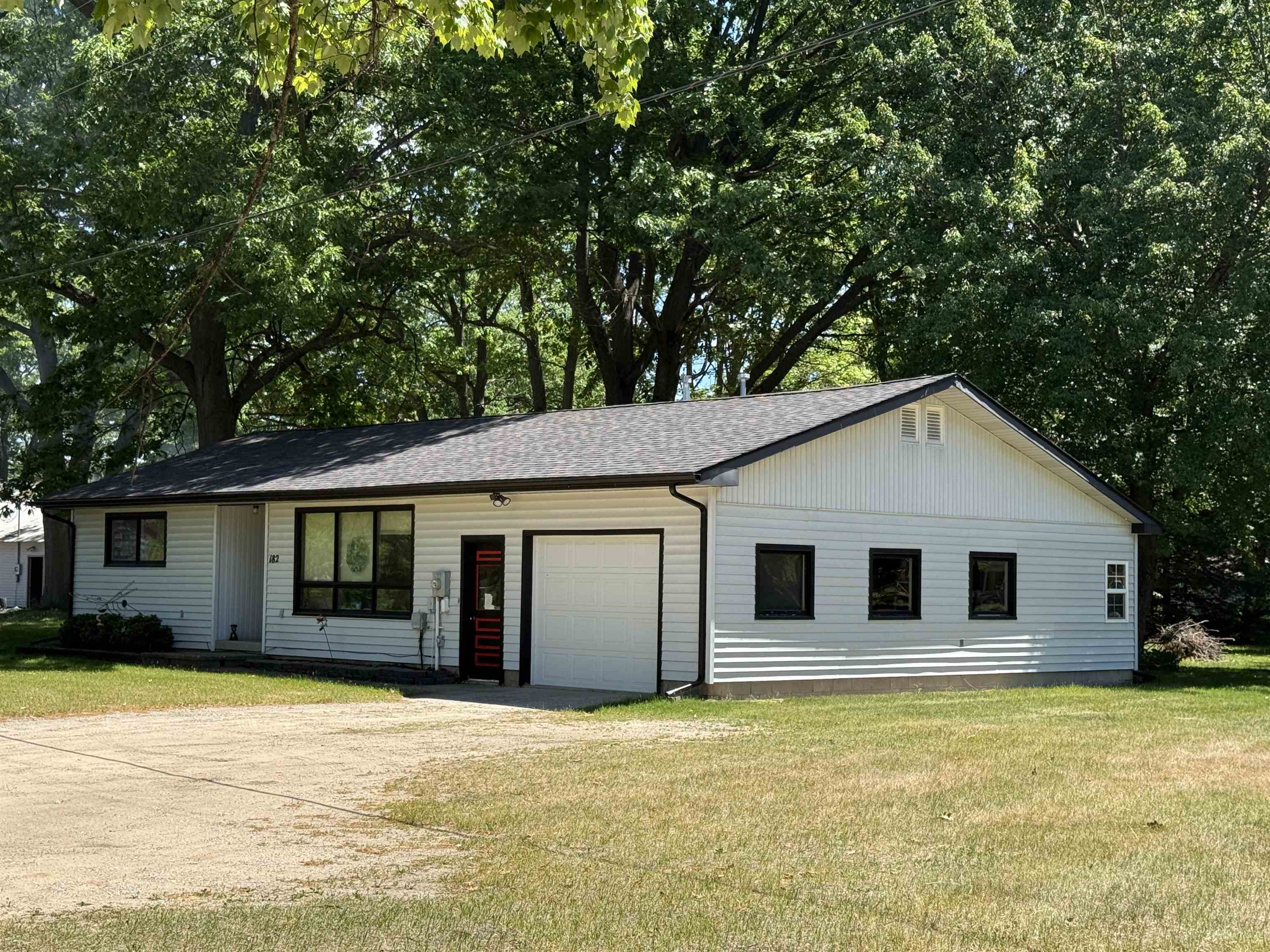 182 E M-61 Highway, Gladwin MI 48624 photo 1