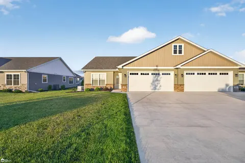 455 Blossom Drive, Frankenmuth MI 48734 photo 2