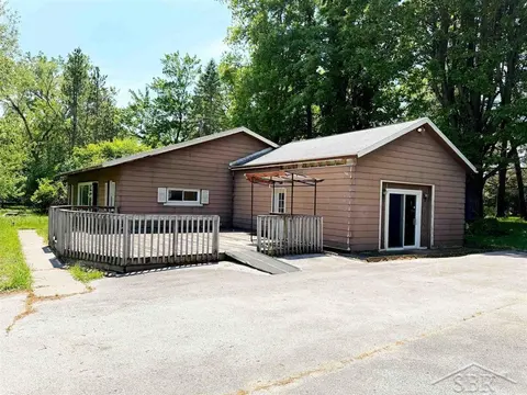 1408 Waldo Court, Midland MI 48640 photo 2