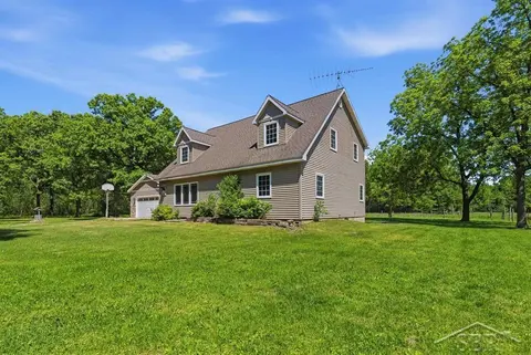 419 E Bradford Road, Midland MI 48640 photo 2