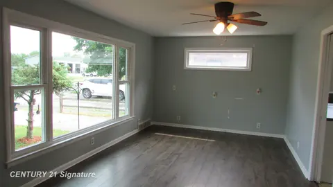 620 E Washington Street, Freeland MI 48623 photo 2